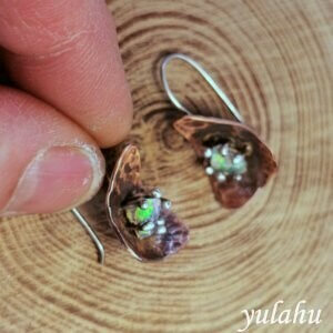 Raw Opal Flower Earrings Short / Rohopal Blume Ohrringe Kurz