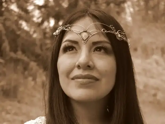 The shaman goddess wearing yulahu tiara
